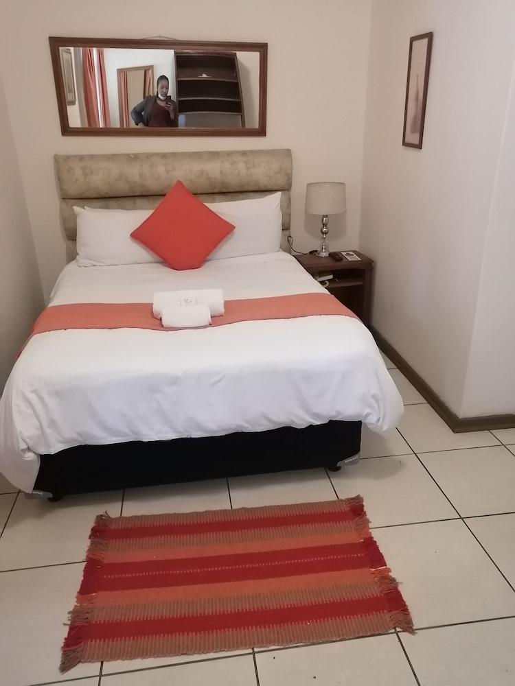Dove'S Nest Guest House Kempton Park Ngoại thất bức ảnh